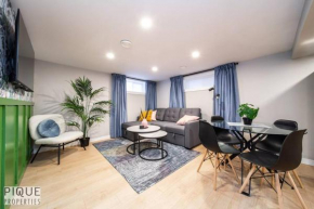 Modern Urban Escape -King Bed -Pet Friendly - Free Parking & Netflix - Fast Wi-Fi